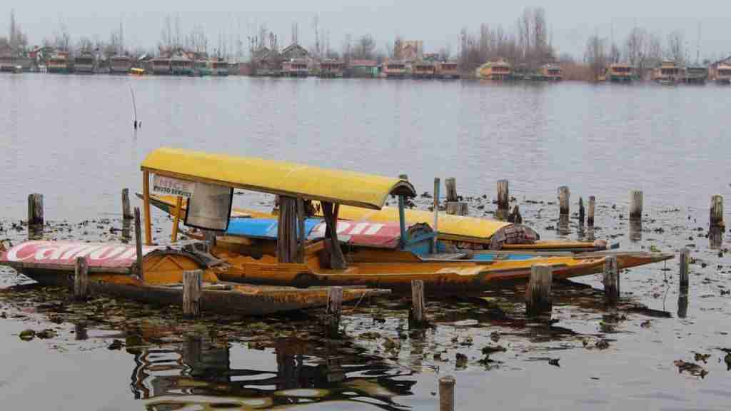 Experiencing floating luxury houseboat on Dal Lake