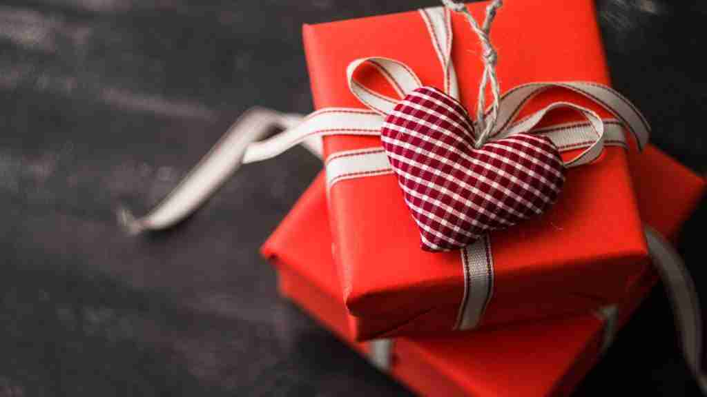 Unbox Romance: Creative Valentine’s Day Gift Wrap Inspirations