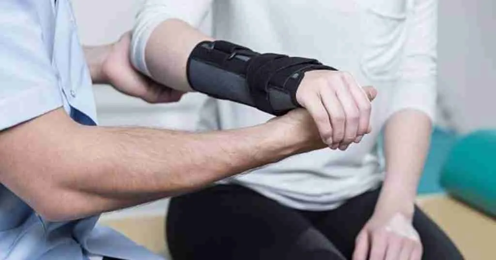 Wrist Braces vs. Splints: Which One is Right for You