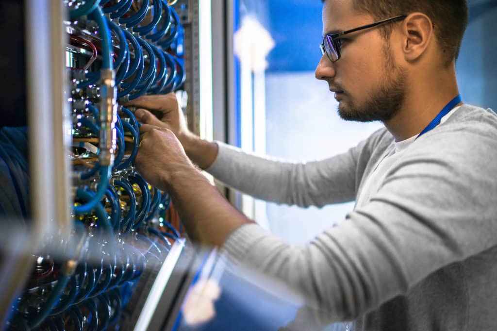 What are the Benefits of Hiring a Data Wiring Contractor?