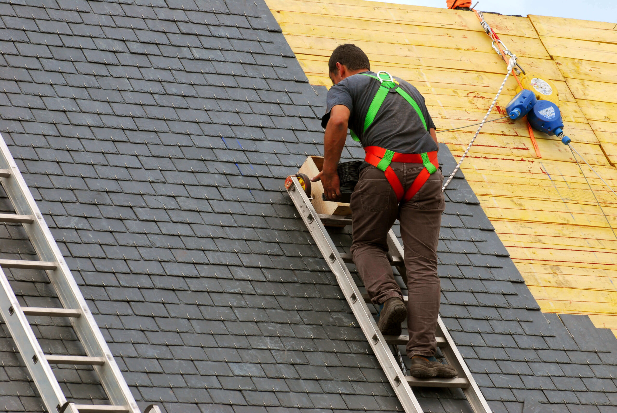 Responding Swiftly to Emergency Roof Repair Services: A Homeowner’s Guide