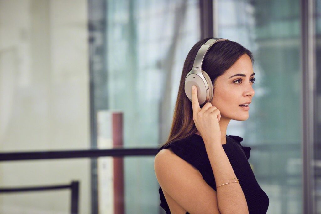 Australian Traveler’s Companion: Noise-Canceling In-Ear Head