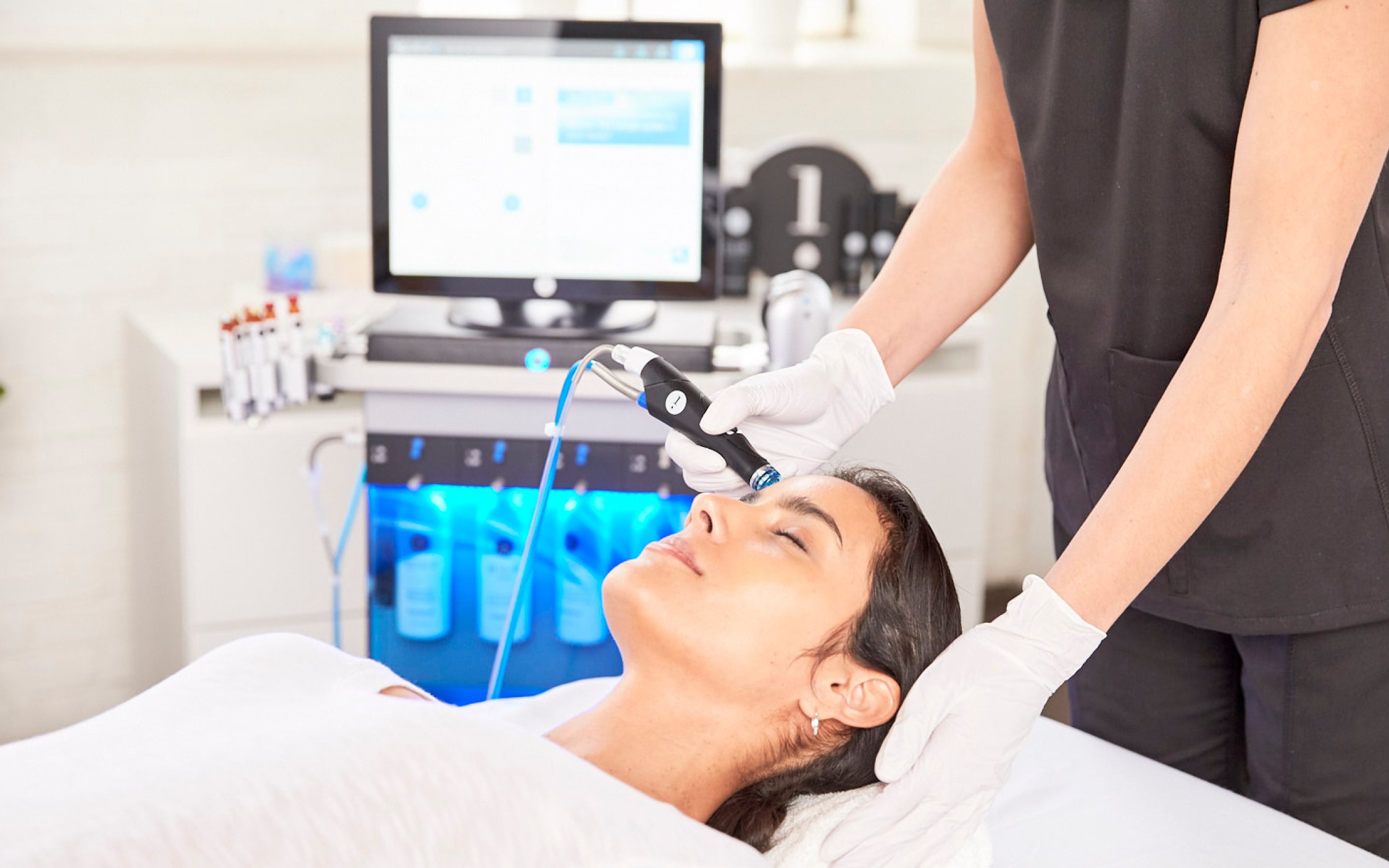 Step-by-Step Guide to a HydraFacial Session