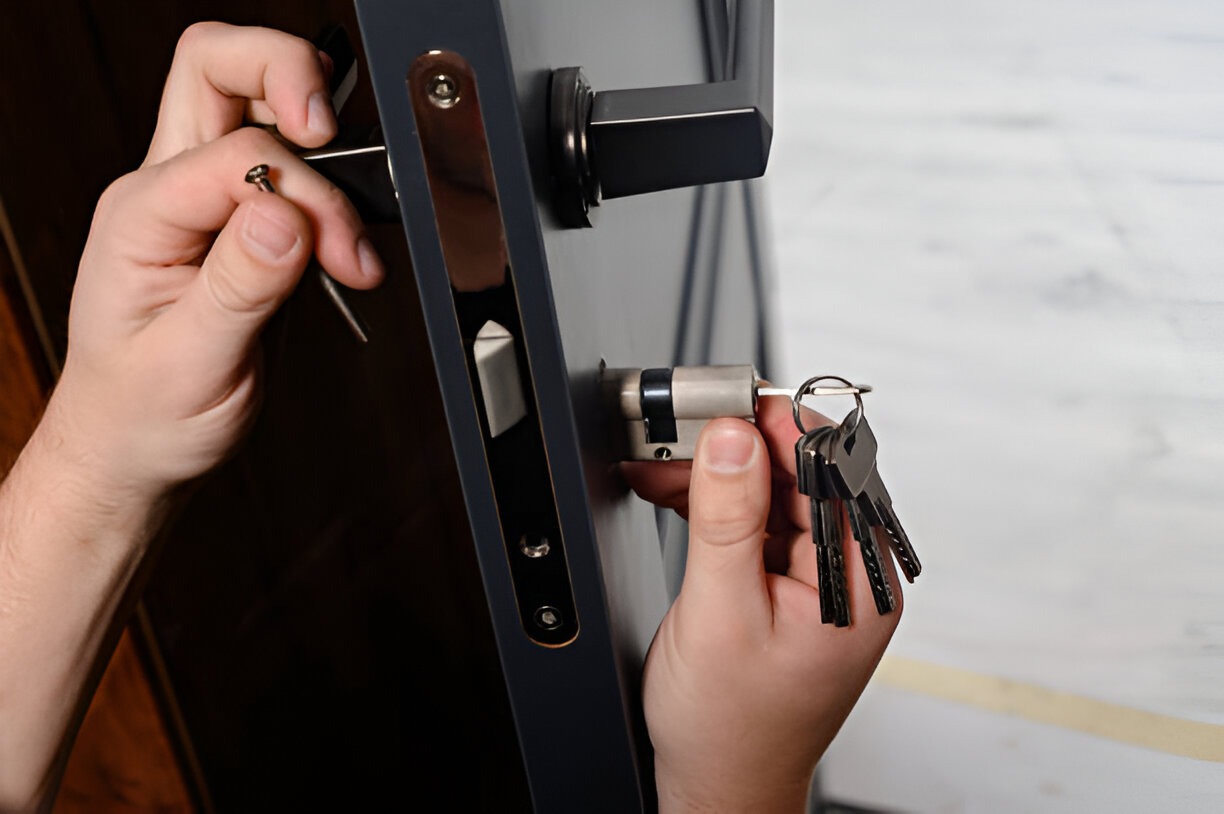 24/7 Locksmith Service: 24/7 Quality & Urgent Service Everyw