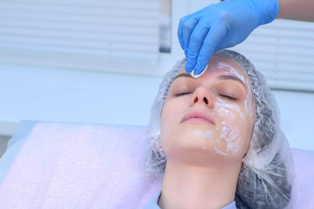 The Science Behind Numbing Creams: Understanding Their Molecular Mechanisms