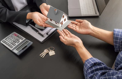 When Should You Hire a Gewerbemakler in Hamburg?