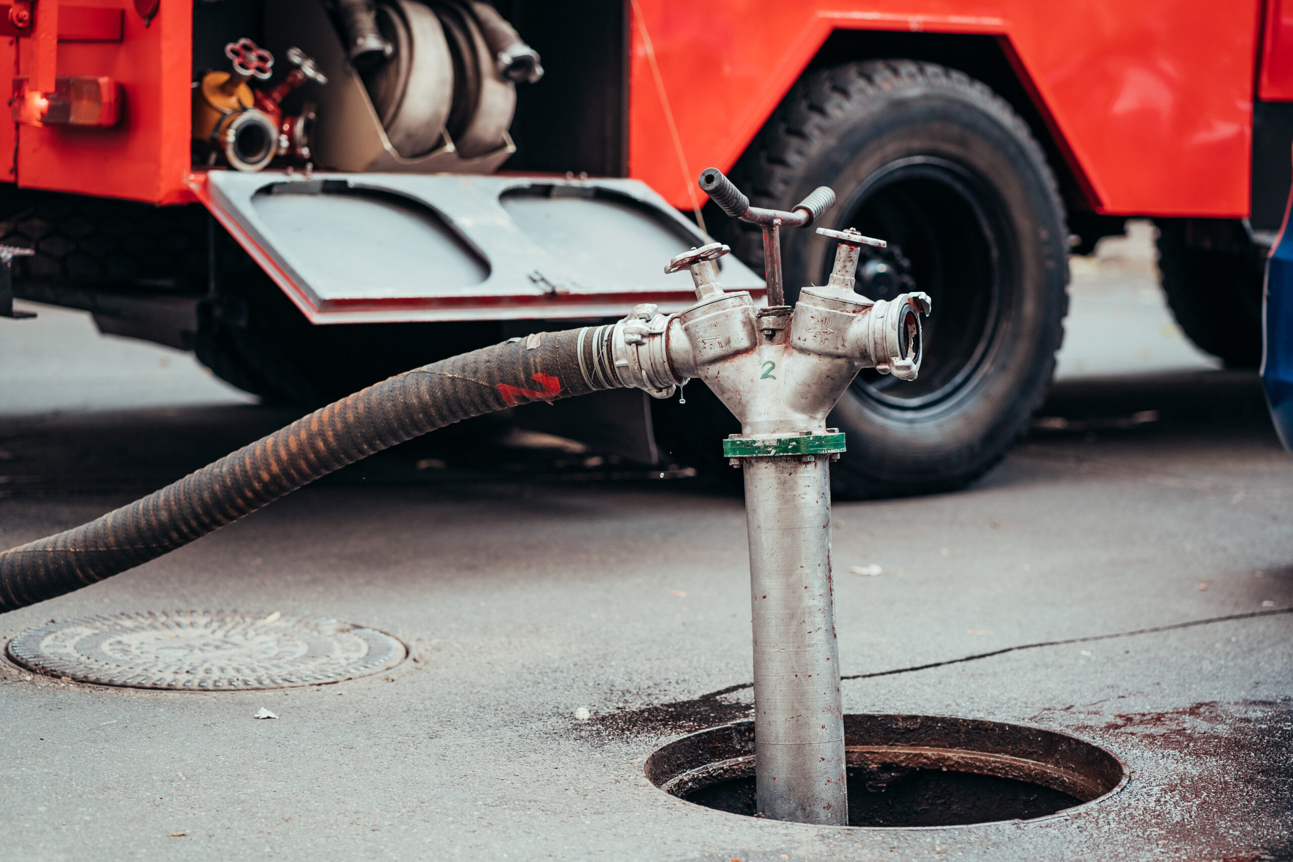 Professional Plumbing Service vs. DIY: Which One Saves More