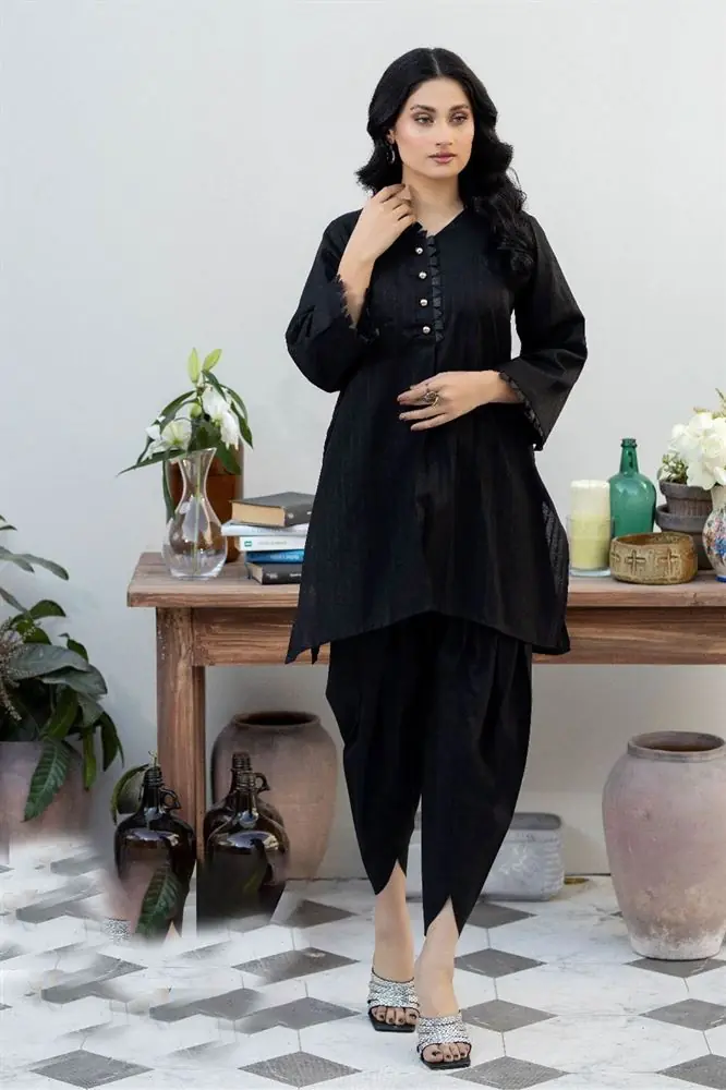Stitched Women’s Clothing in Pakistan