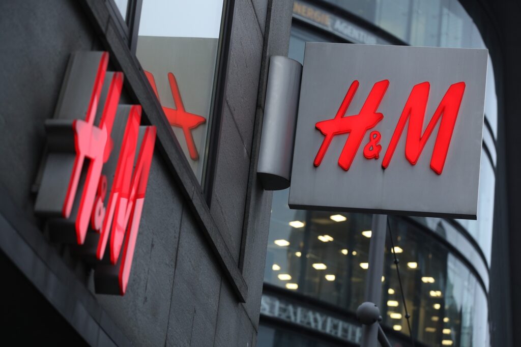 AlphaGraphics Helena: High-Quality Custom Signs to Elevate Your Brand