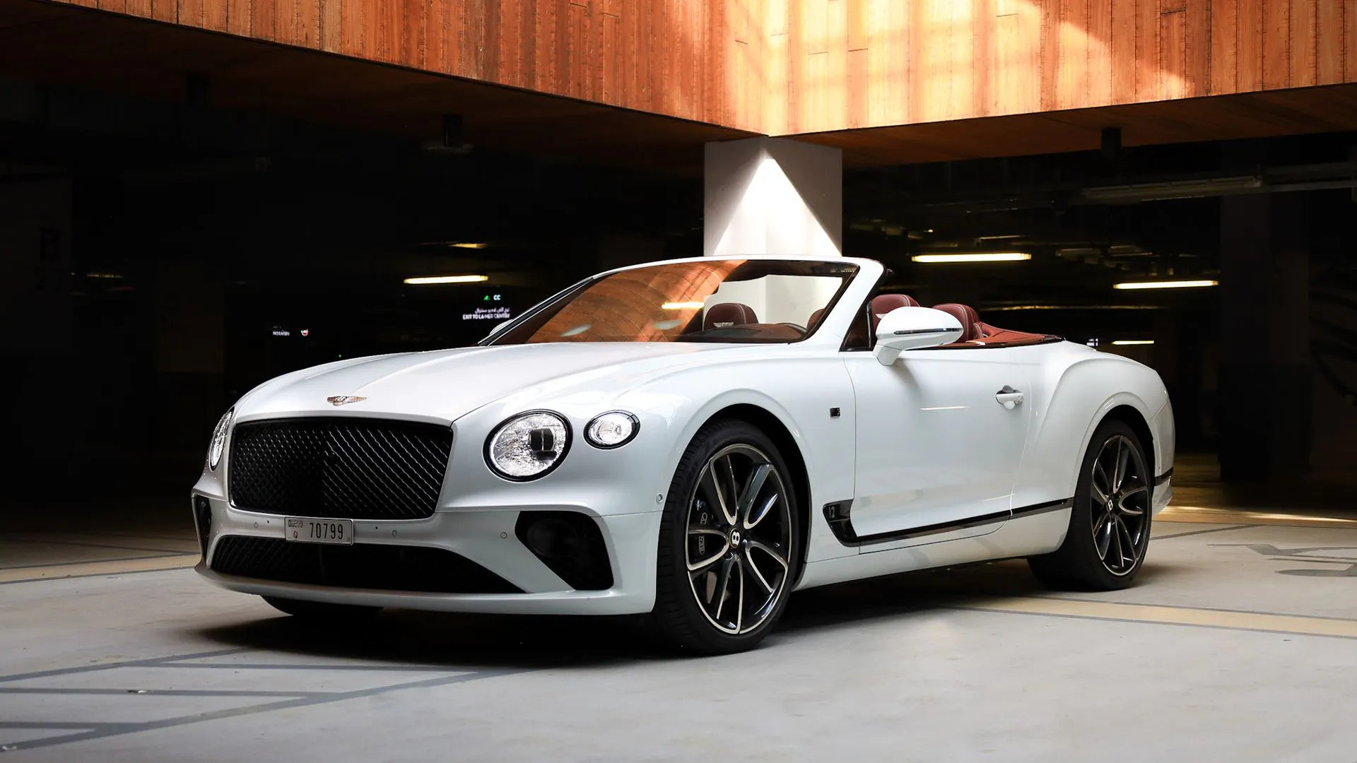 Explore Dubai Like Royalty – Rent a Bentley Today