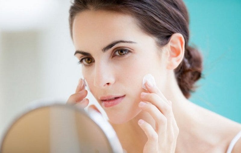 Is Your Skin Peeling Due to Dehydration in Dubai’s Dry Weath