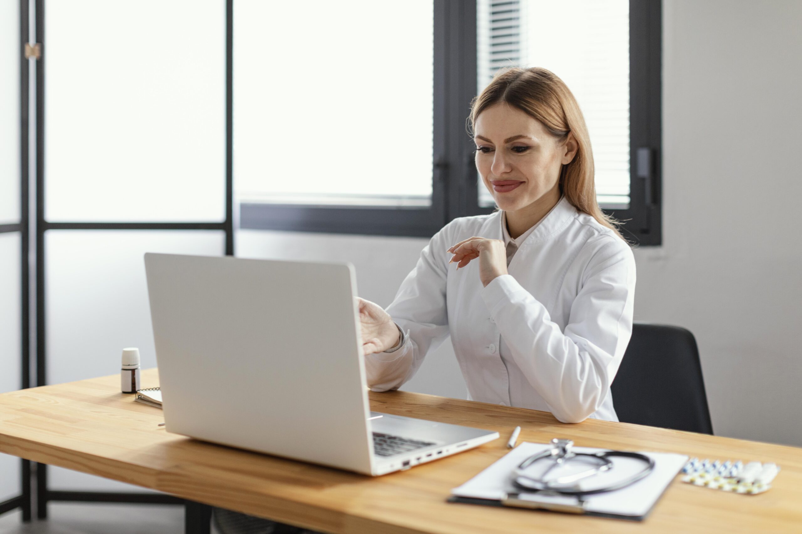 How Virtual Medical Assistants Are Reshaping Healthcare Workflows in 2025